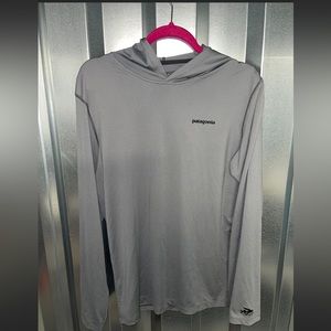 Men’s medium lightweight Patagonia pull over